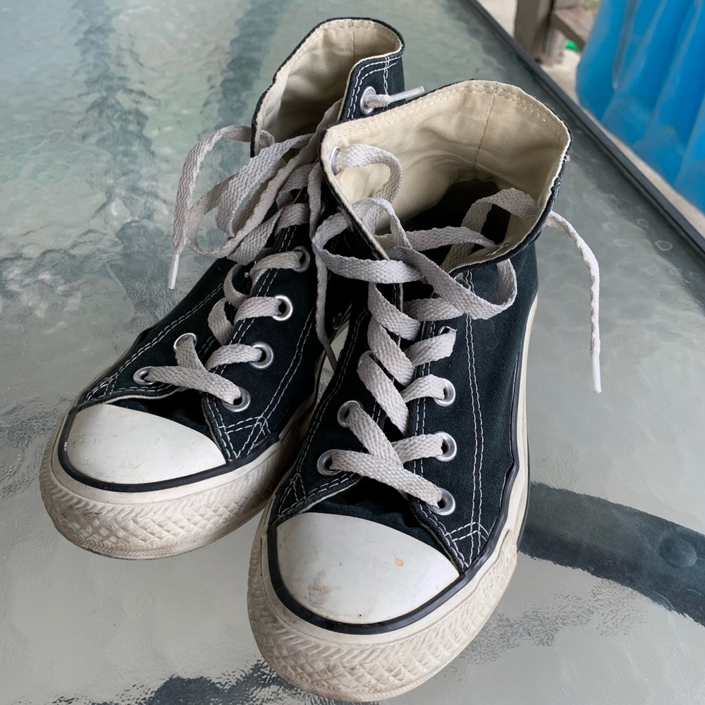 black converse